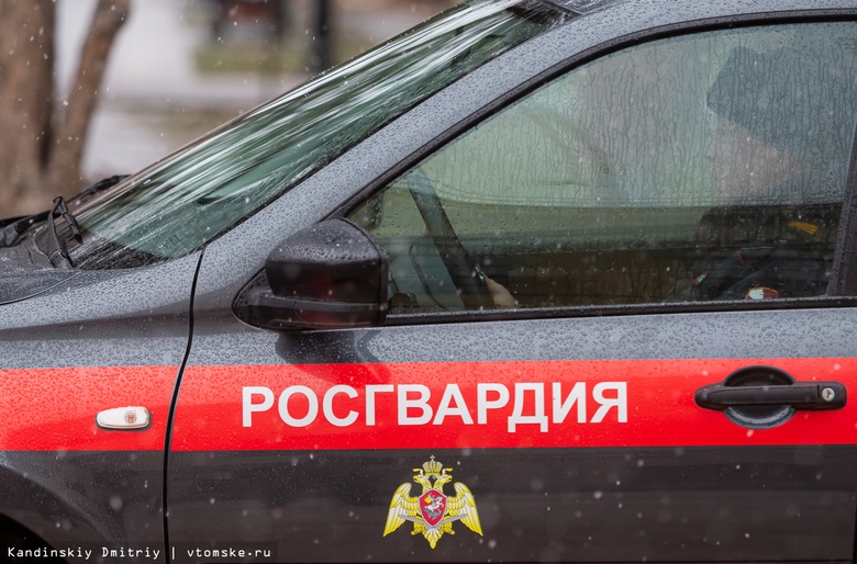 Росгвардейцы на машинах с громкоговорителями призывают томичей оставаться дома